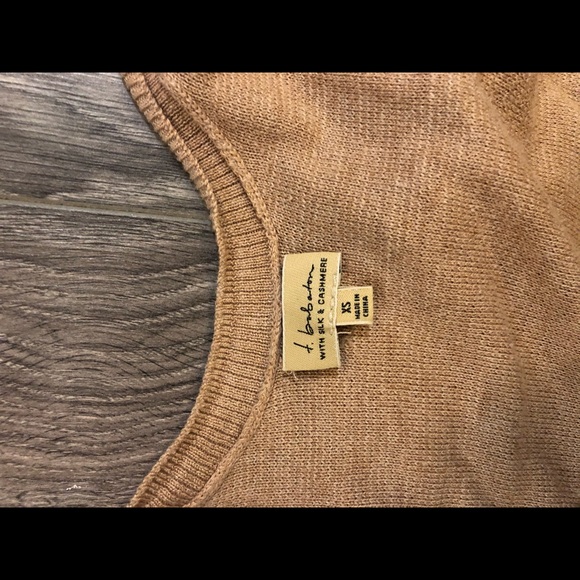 Aritzia T. Babaton Silk Cashmere sweater XS - Picture 3 of 3